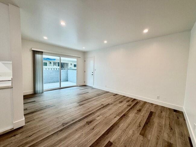 2027 W 157th St, Unit 2 in Gardena, CA - Building Photo - Building Photo