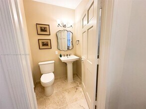 360 NE 7th Ave in Fort Lauderdale, FL - Building Photo - Building Photo