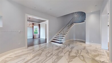 1101 N Greenway Dr in Coral Gables, FL - Building Photo - Building Photo