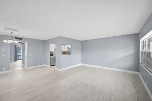 436 Fanshaw K in Boca Raton, FL - Building Photo