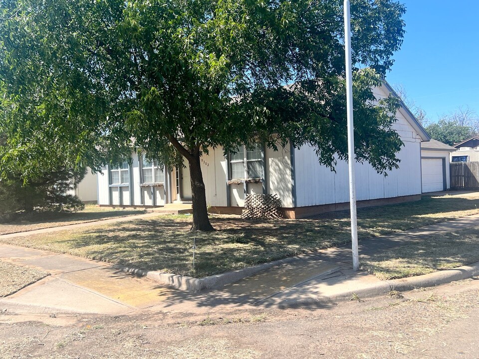 9302 Detroit Ave in Lubbock, TX - Building Photo