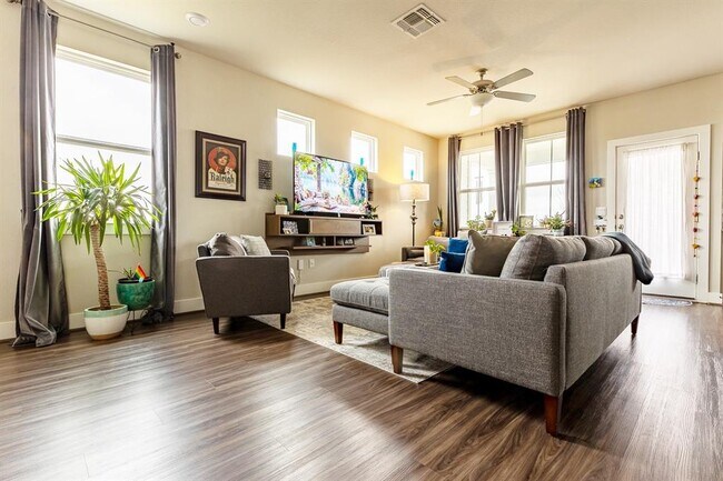 7401 Grand Linden Wy in Austin, TX - Building Photo - Building Photo