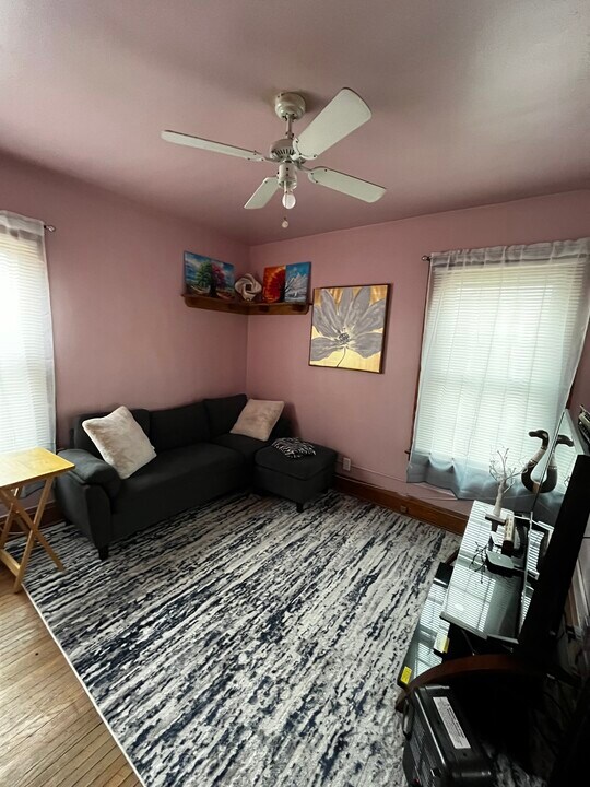 2026 Grand Ave, Unit Cozy home away in Niagara Falls, NY - Foto de edificio