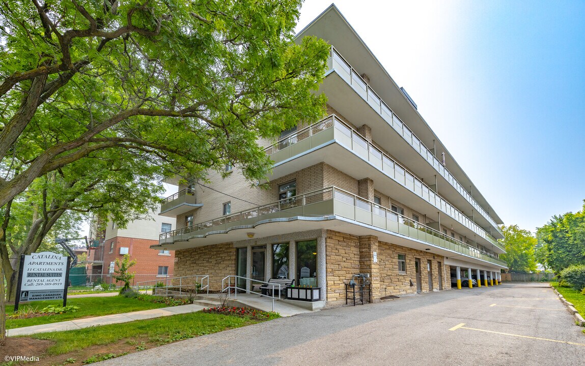 11 Catalina Dr in Hamilton, ON - Building Photo