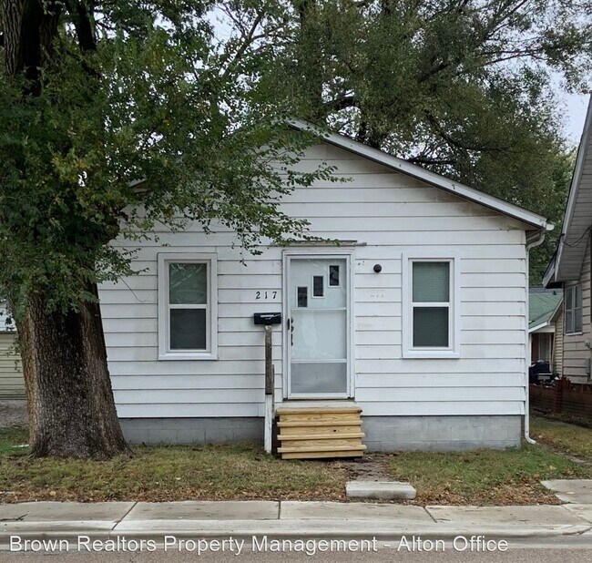 217 S Central Ave Rentals in Roxana, IL
