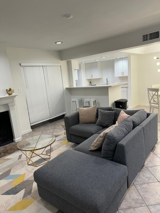7431 Holly Hill Dr-Unit -227 in Dallas, TX - Building Photo - Building Photo