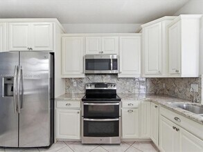 3776 San Simeon Cir in Weston, FL - Foto de edificio - Building Photo