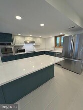 6506 Callander Dr in Bethesda, MD - Foto de edificio - Building Photo