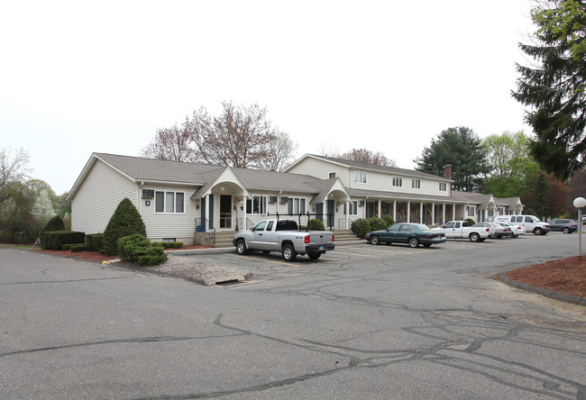 Portico Villa in Vernon Rockville, CT - Foto de edificio - Building Photo