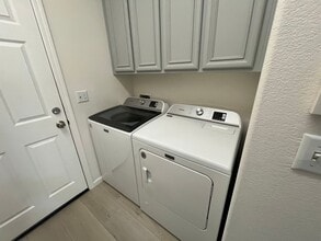 10066 Van Brocklin Way in Elk Grove, CA - Building Photo - Building Photo
