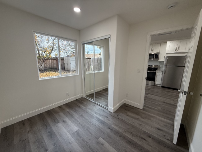 1068 Billings Blvd in San Leandro, CA - Foto de edificio - Building Photo