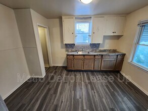 12000 Plainview Ave in Detroit, MI - Building Photo - Building Photo