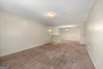 9202 Fairington Ridge Cir in Stonecrest, GA - Building Photo - Building Photo