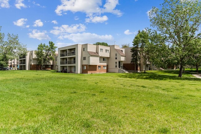 Cedar Ridge Apartments in Calgary, AB - Building Photo - Building Photo