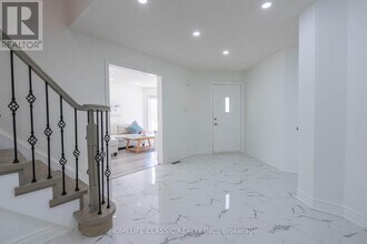 51 Hawkins Dr in Barrie, ON - Building Photo - Building Photo