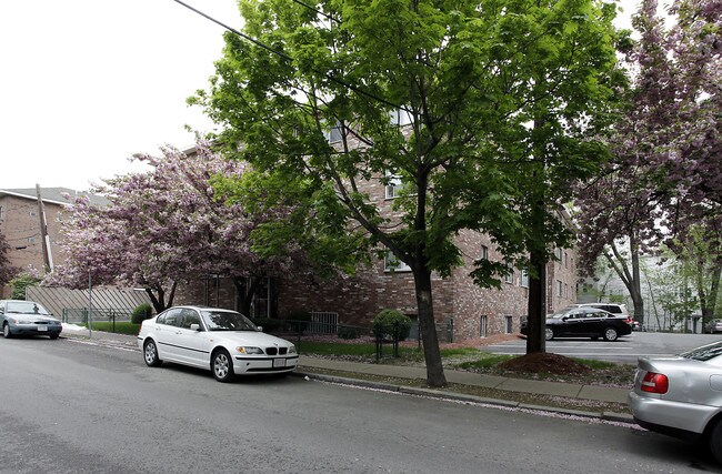 Gardner St, 75-90 in Allston, MA - Foto de edificio - Building Photo