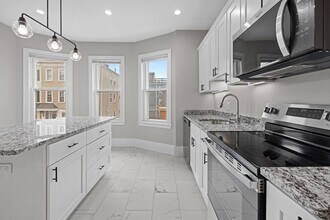 921-923-923 E Broadway in Boston, MA - Building Photo - Building Photo