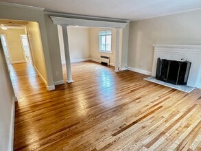 27 Heath St, Unit 2 in Brookline, MA - Building Photo - Building Photo