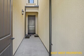 62 Granite Path in Irvine, CA - Building Photo - Building Photo