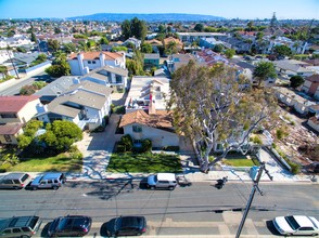 2118 Carnegie Ln in Redondo Beach, CA - Building Photo - Building Photo