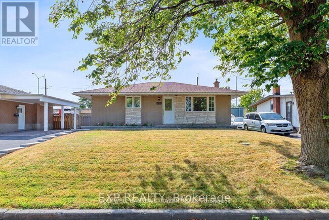 2536 Roman Ave in Ottawa, ON - Building Photo - Building Photo