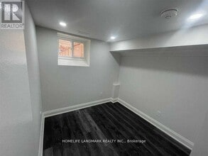 215 Donlea Dr in Toronto, ON - Building Photo - Building Photo