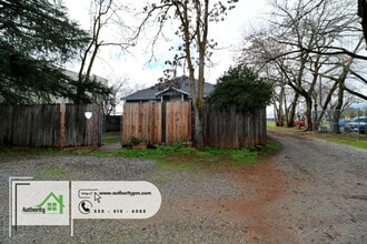 2037 Pine St in Redding, CA - Building Photo - Building Photo