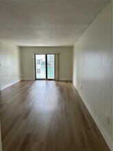 1674 Bay Rd, Unit 405 in Miami Beach, FL - Building Photo - Building Photo