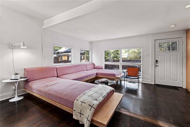 property at 503 E Live Oak St