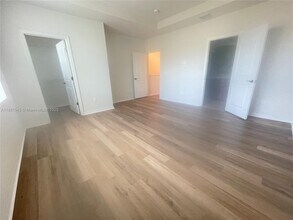 5060 Eucalyptus Dr in Hollywood, FL - Foto de edificio - Building Photo
