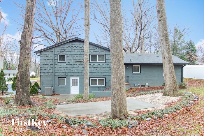 690 Valley Brook Ln in Winston-Salem, NC - Building Photo