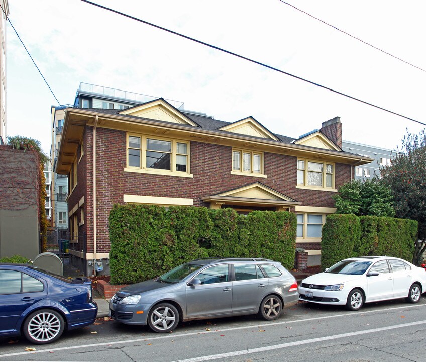 4718 11th Ave NE in Seattle, WA - Foto de edificio