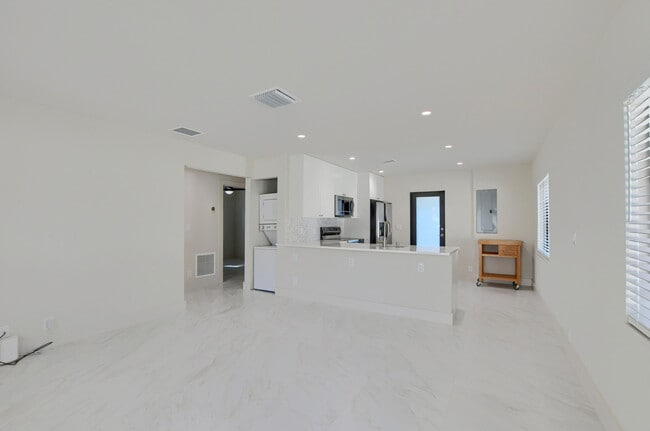 2503 Oceanview Ave in Delray Beach, FL - Building Photo - Building Photo