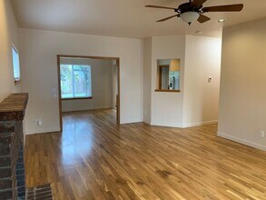 1608 SE 11th Ave in Canby, OR - Building Photo - Building Photo