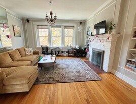 399 Washington St in Brookline, MA - Building Photo