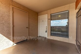1340 N Recker Rd in Mesa, AZ - Foto de edificio - Building Photo