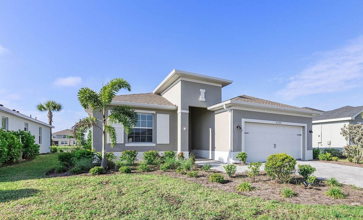 43545 Treadway Dr in Punta Gorda, FL - Building Photo