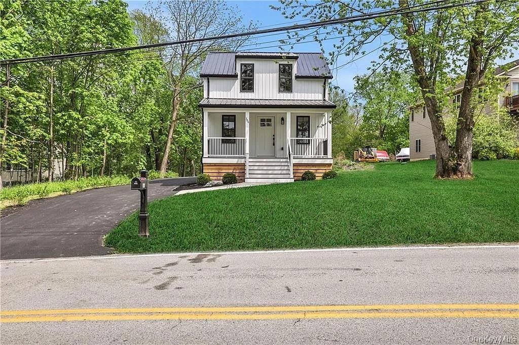 386 Lakeside Rd in Newburgh, NY - Building Photo