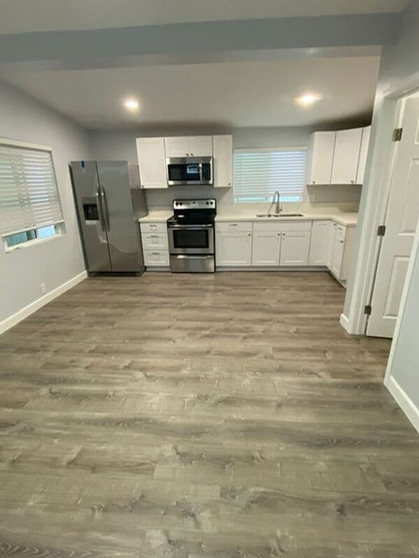 property at 736 Windsor Ct