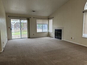 7808 Moss Crossing Ave in Bakersfield, CA - Building Photo - Building Photo