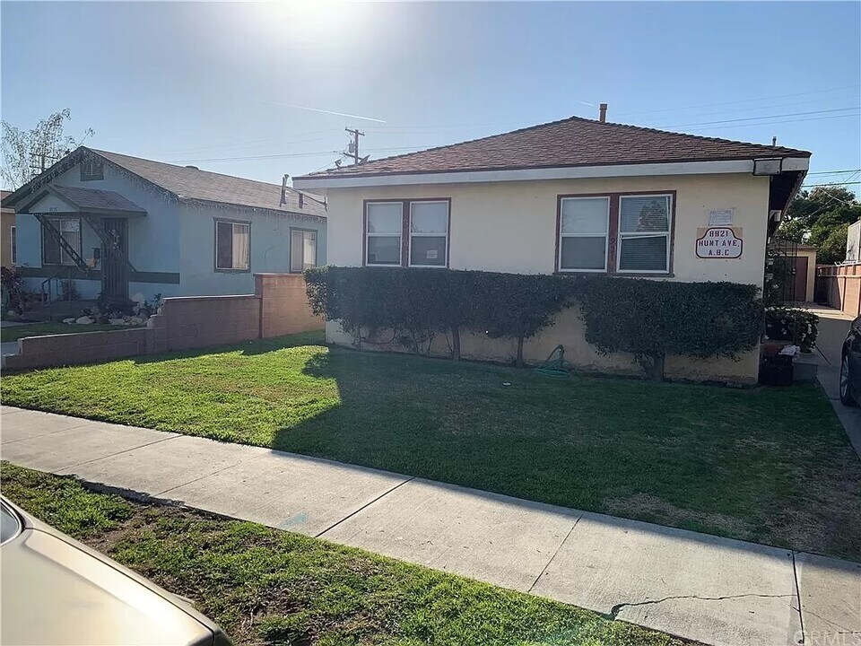 8921 Hunt Ave, Unit B in South Gate, CA - Foto de edificio