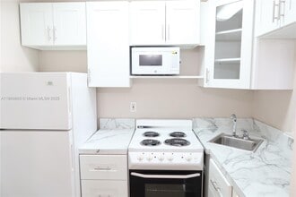 1010 SE 15th St, Unit 110 in Fort Lauderdale, FL - Building Photo - Building Photo