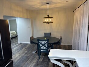 18 Pope St, Unit #2 in Hudson, MA - Foto de edificio - Building Photo