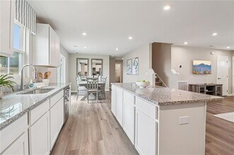 6644 Red Oak Wy in Stone Mountain, GA - Foto de edificio - Building Photo