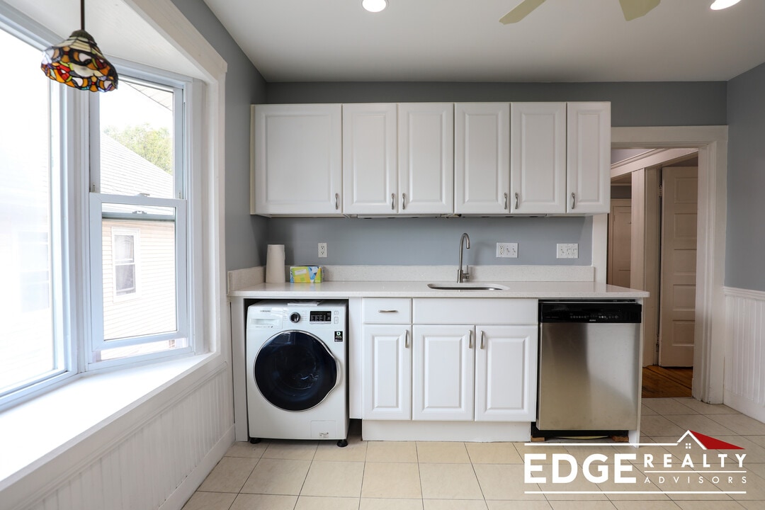 17 Champney St, Unit 1 in Boston, MA - Foto de edificio