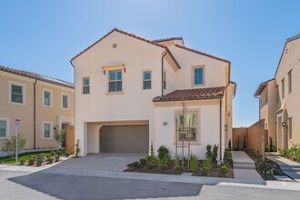 248 Canterbury in Irvine, CA - Building Photo - Building Photo
