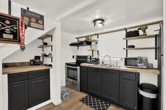 8606 N Semmes St, Unit 4-C in Tampa, FL - Building Photo - Building Photo