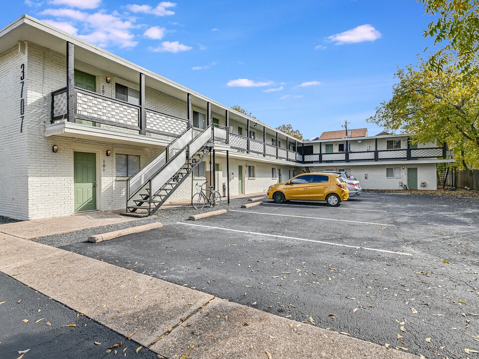 Cedar Street Flats in Austin, TX - Building Photo