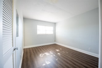 The Corvette Apartments in St. Petersburg, FL - Foto de edificio - Interior Photo