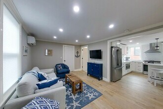 30 Prospect Hill St, Unit 2 in Newport, RI - Building Photo - Building Photo